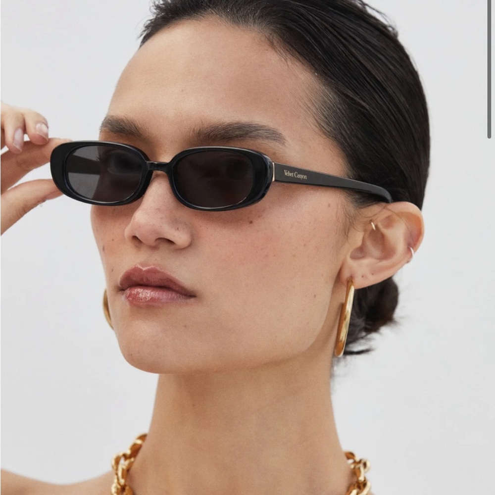 Like New Velvet Canyon Velvetines Sunglasses | Black